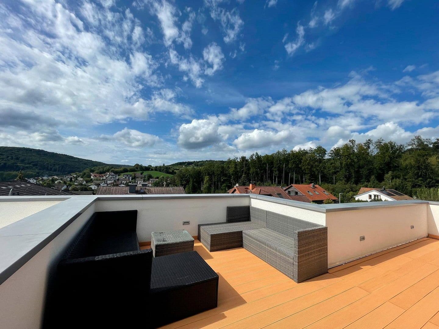 Predaj domu 277 m², pozemek 440 m², Birkenstr. 9, Obernburg am Main, Bavorsko Predaj domu 277 m², pozemek 440 m², Birkenstr. 9, Obernburg am Main, Bavorsko