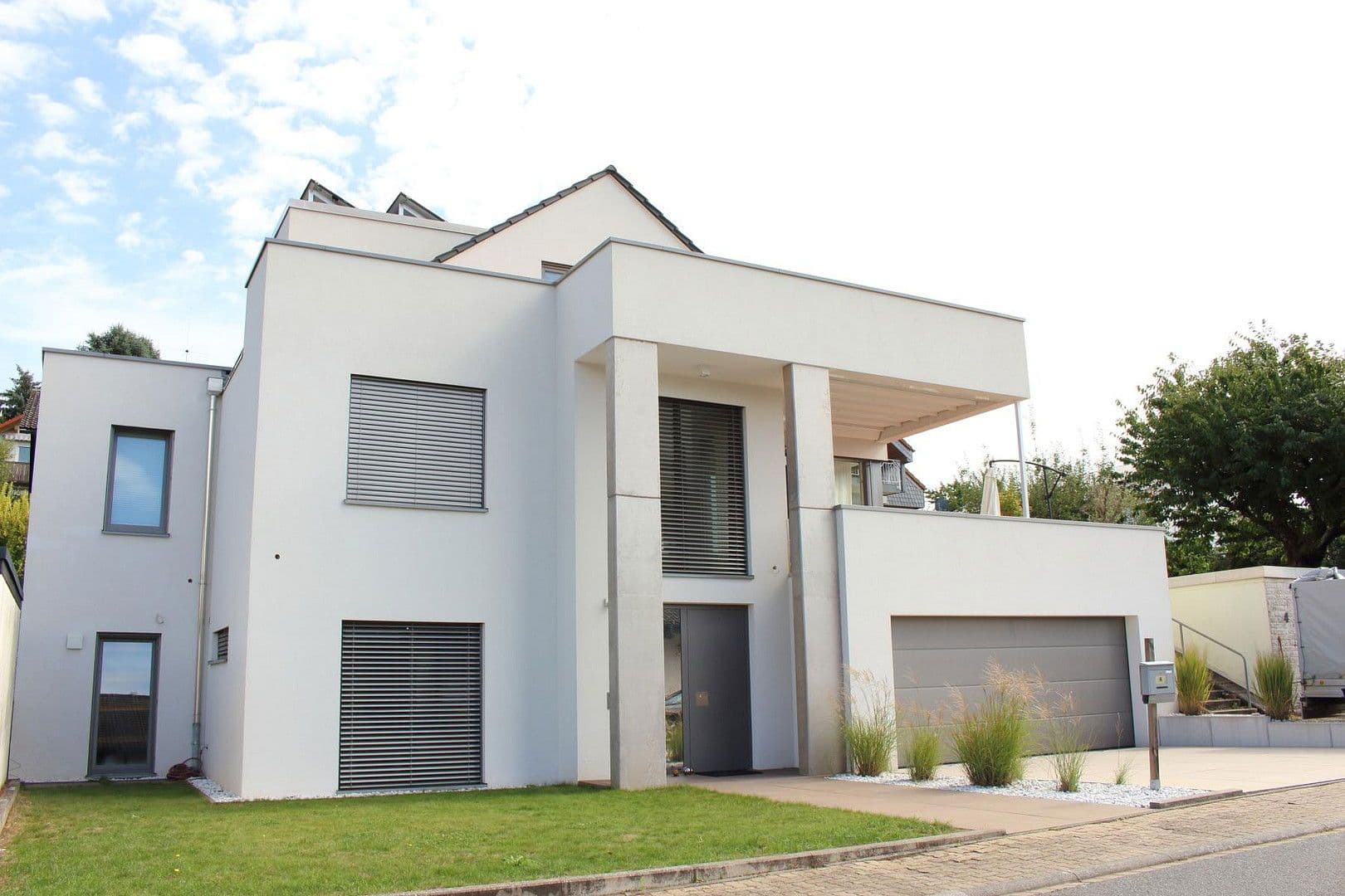 Predaj domu 277 m², pozemek 440 m², Birkenstr. 9, Obernburg am Main, Bavorsko Predaj domu 277 m², pozemek 440 m², Birkenstr. 9, Obernburg am Main, Bavorsko