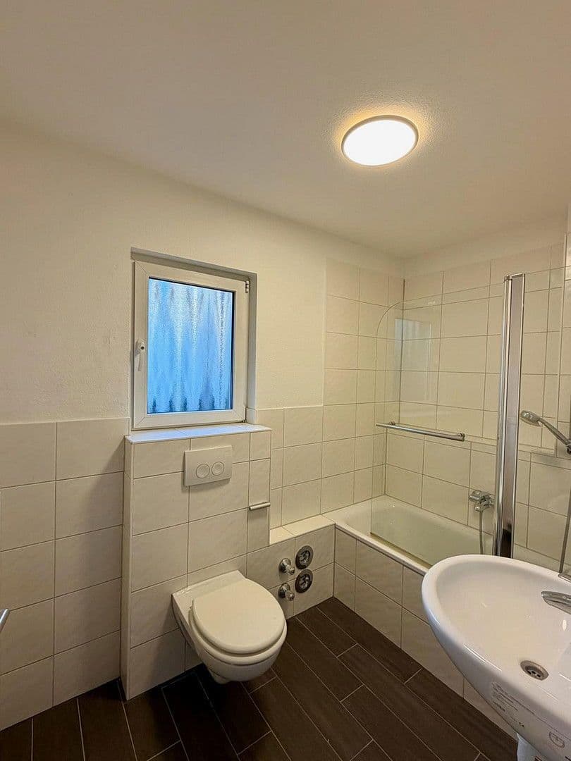 Prenájom bytu 3-izbový 62 m², Frankfurt am Main, Hesensko Prenájom bytu 3-izbový 62 m², Frankfurt am Main, Hesensko