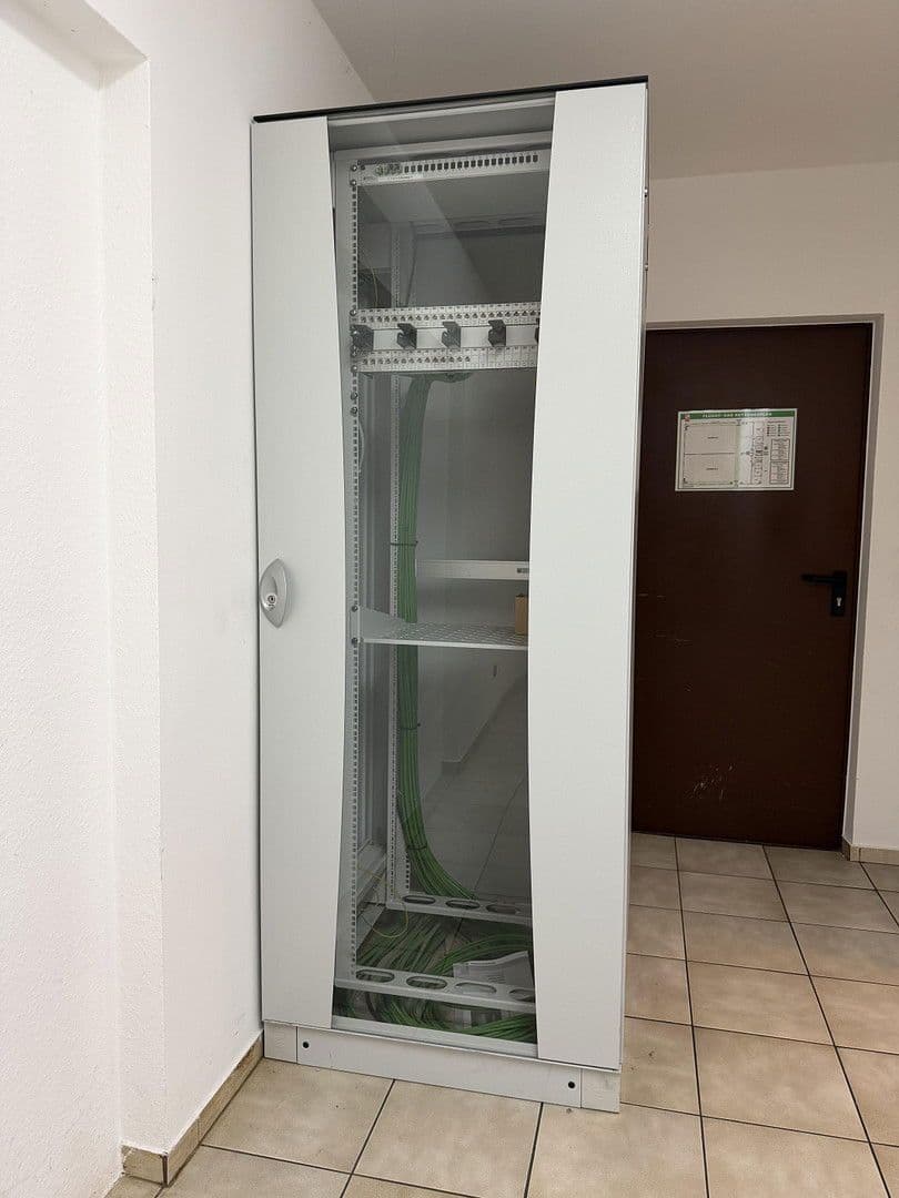 Prenájom nebytového priestoru 1.500 m², Alsbach-Hähnlein, Hesensko Prenájom nebytového priestoru 1.500 m², Alsbach-Hähnlein, Hesensko