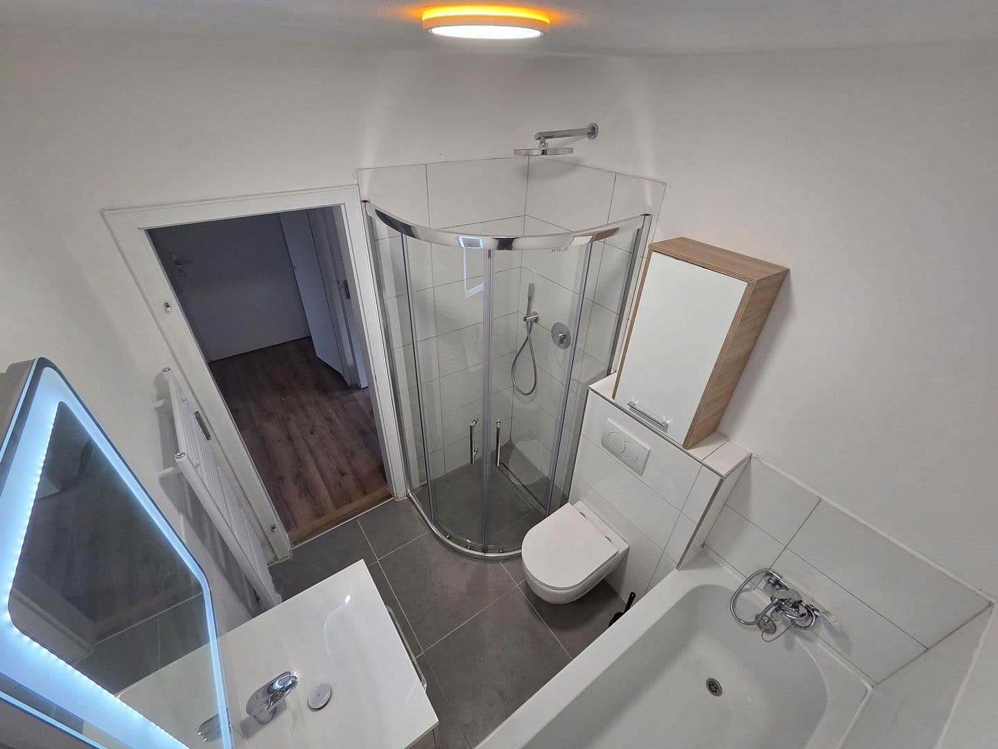 Prenájom bytu 2-izbový 70 m², Köln, Severné Porýnie - Westfálsko Prenájom bytu 2-izbový 70 m², Köln, Severné Porýnie - Westfálsko