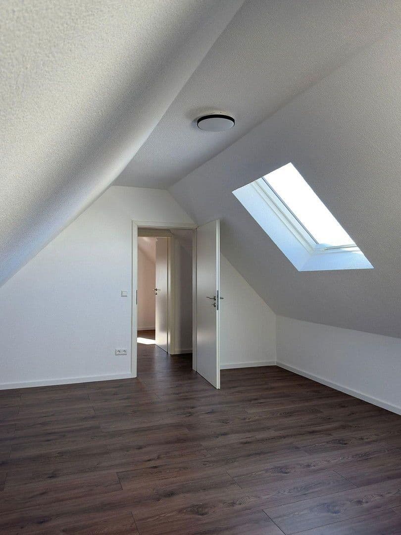 Prenájom bytu 3-izbový 130 m², Zeughausstr. 20, Tuttlingen, Bádensko-Wurttembersko Prenájom bytu 3-izbový 130 m², Zeughausstr. 20, Tuttlingen, Bádensko-Wurttembersko