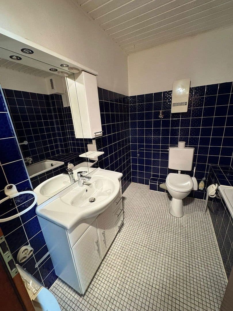 Prenájom bytu 2-izbový 78 m², Heißener Straße 88, Mülheim an der Ruhr, Severné Porýnie - Westfálsko Prenájom bytu 2-izbový 78 m², Heißener Straße 88, Mülheim an der Ruhr, Severné Porýnie - Westfálsko