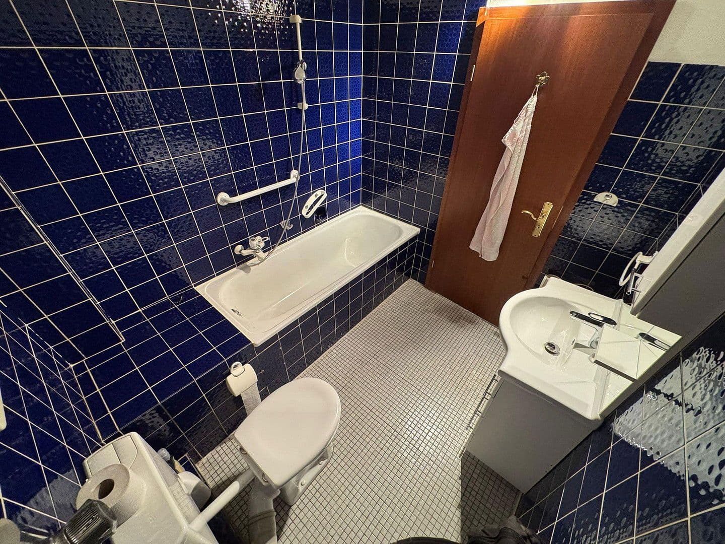 Prenájom bytu 2-izbový 78 m², Heißener Straße 88, Mülheim an der Ruhr, Severné Porýnie - Westfálsko Prenájom bytu 2-izbový 78 m², Heißener Straße 88, Mülheim an der Ruhr, Severné Porýnie - Westfálsko