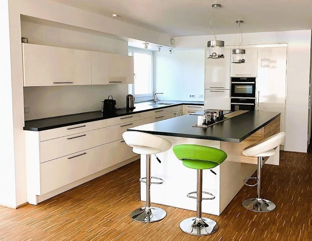 Prenájom bytu 4-izbový 154 m², Siegbergstr. 73, Siegen, Severné Porýnie - Westfálsko Prenájom bytu 4-izbový 154 m², Siegbergstr. 73, Siegen, Severné Porýnie - Westfálsko