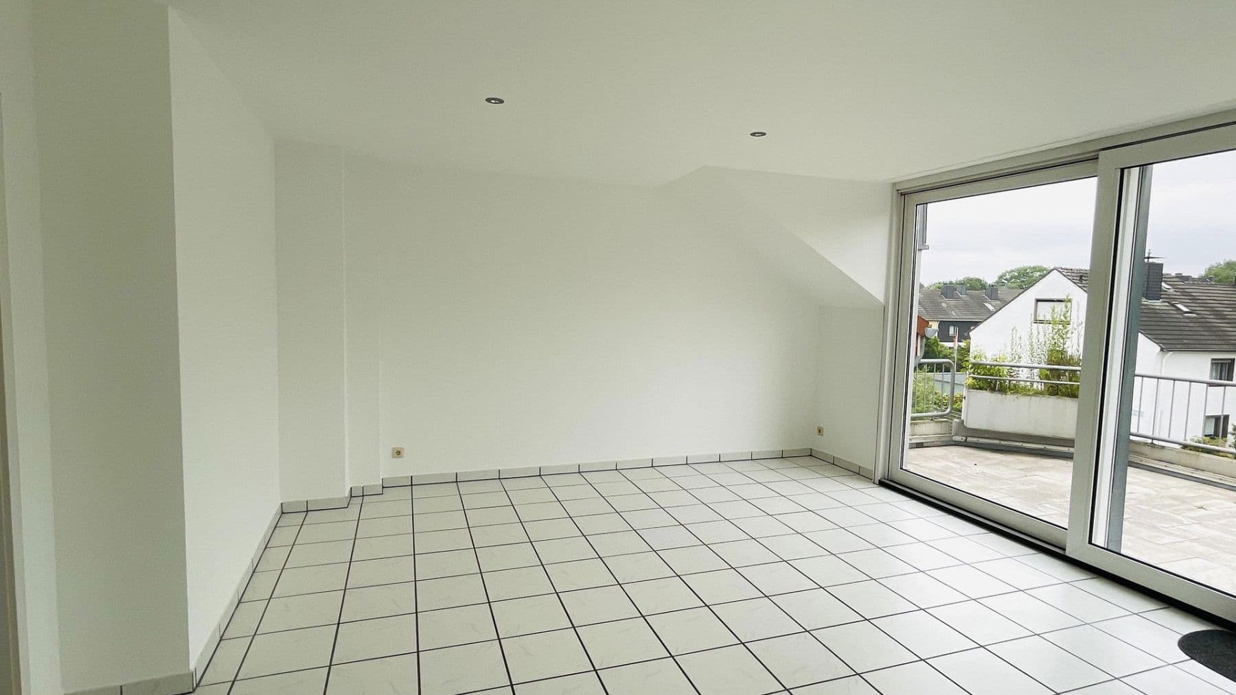 Prenájom bytu 3-izbový 107 m², Köln, Severné Porýnie - Westfálsko Prenájom bytu 3-izbový 107 m², Köln, Severné Porýnie - Westfálsko