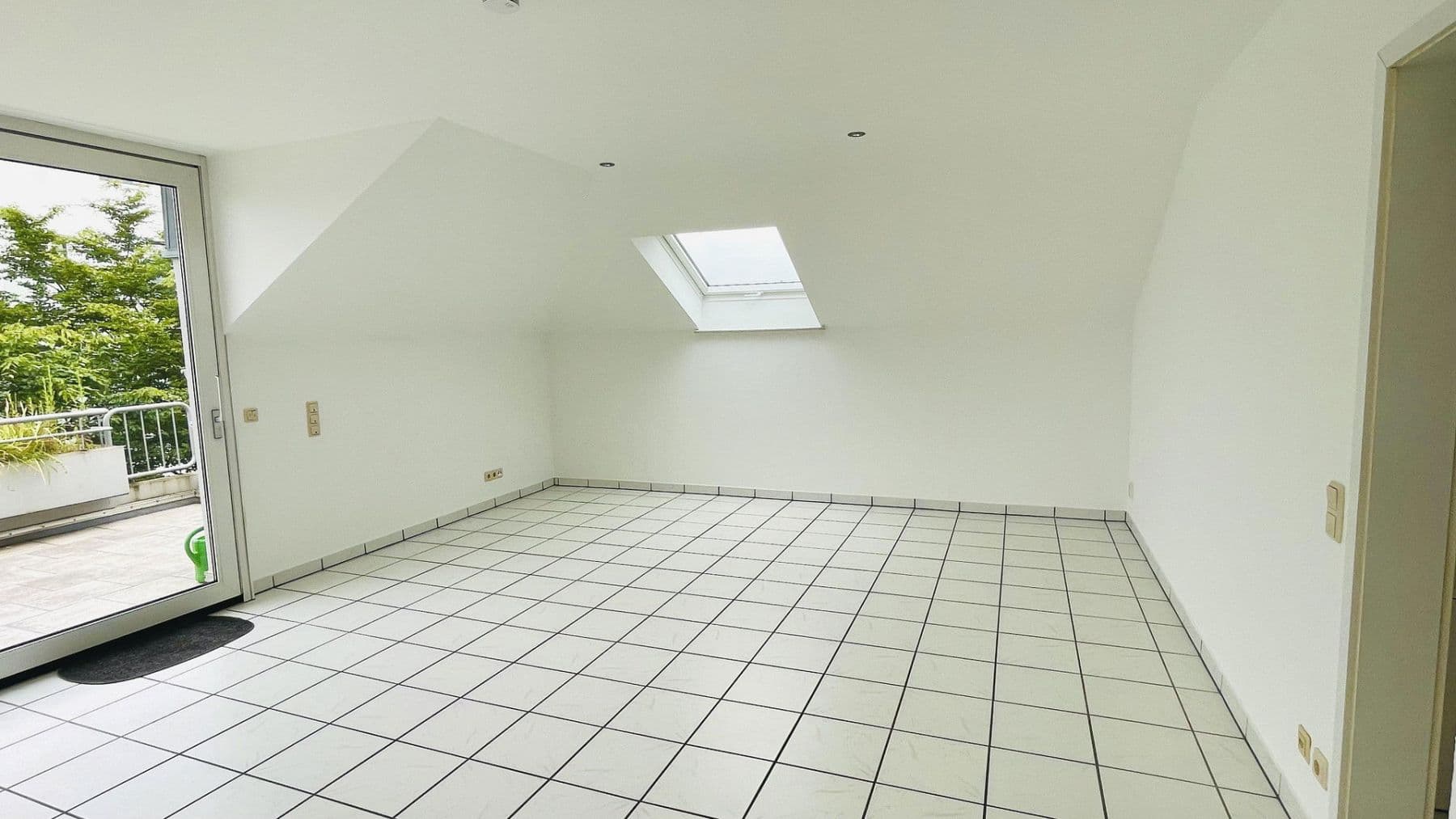 Prenájom bytu 3-izbový 107 m², Köln, Severné Porýnie - Westfálsko Prenájom bytu 3-izbový 107 m², Köln, Severné Porýnie - Westfálsko