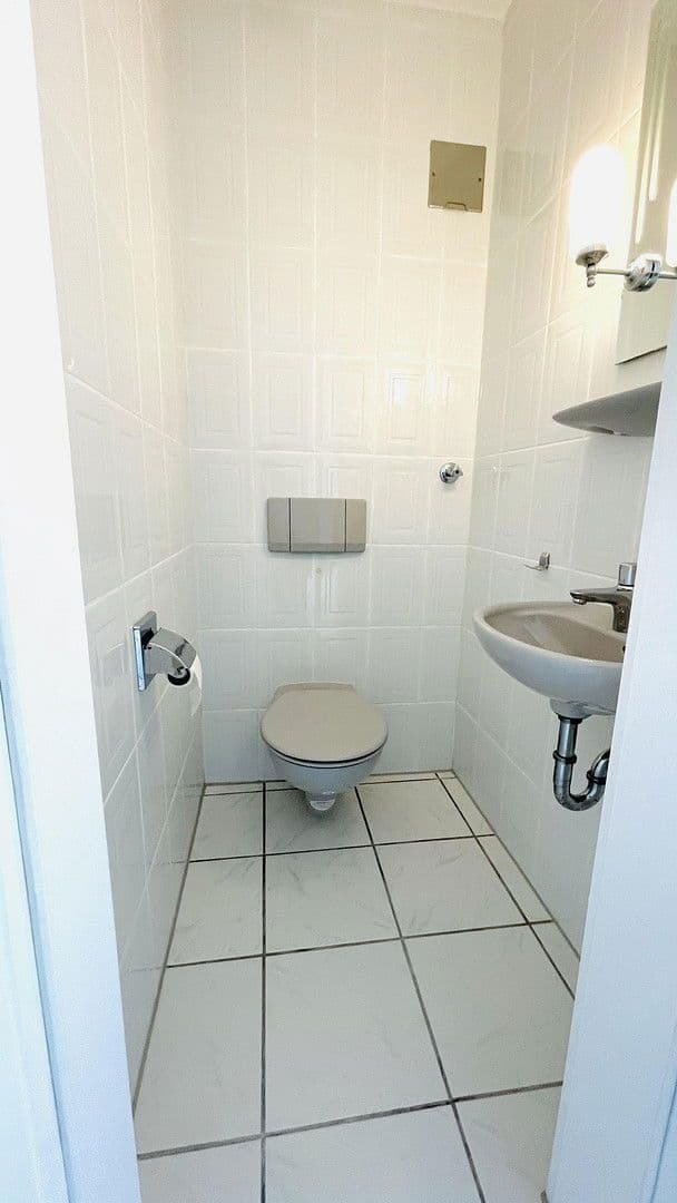 Prenájom bytu 3-izbový 107 m², Köln, Severné Porýnie - Westfálsko Prenájom bytu 3-izbový 107 m², Köln, Severné Porýnie - Westfálsko