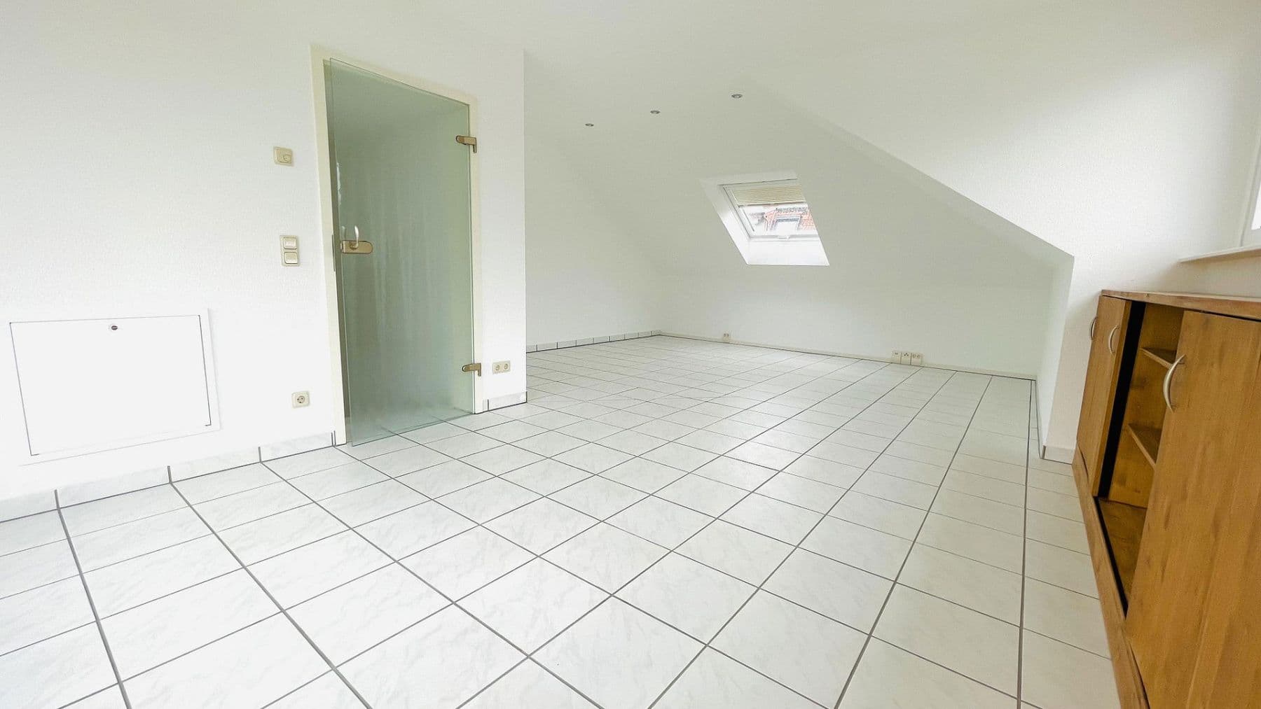 Prenájom bytu 3-izbový 107 m², Köln, Severné Porýnie - Westfálsko Prenájom bytu 3-izbový 107 m², Köln, Severné Porýnie - Westfálsko