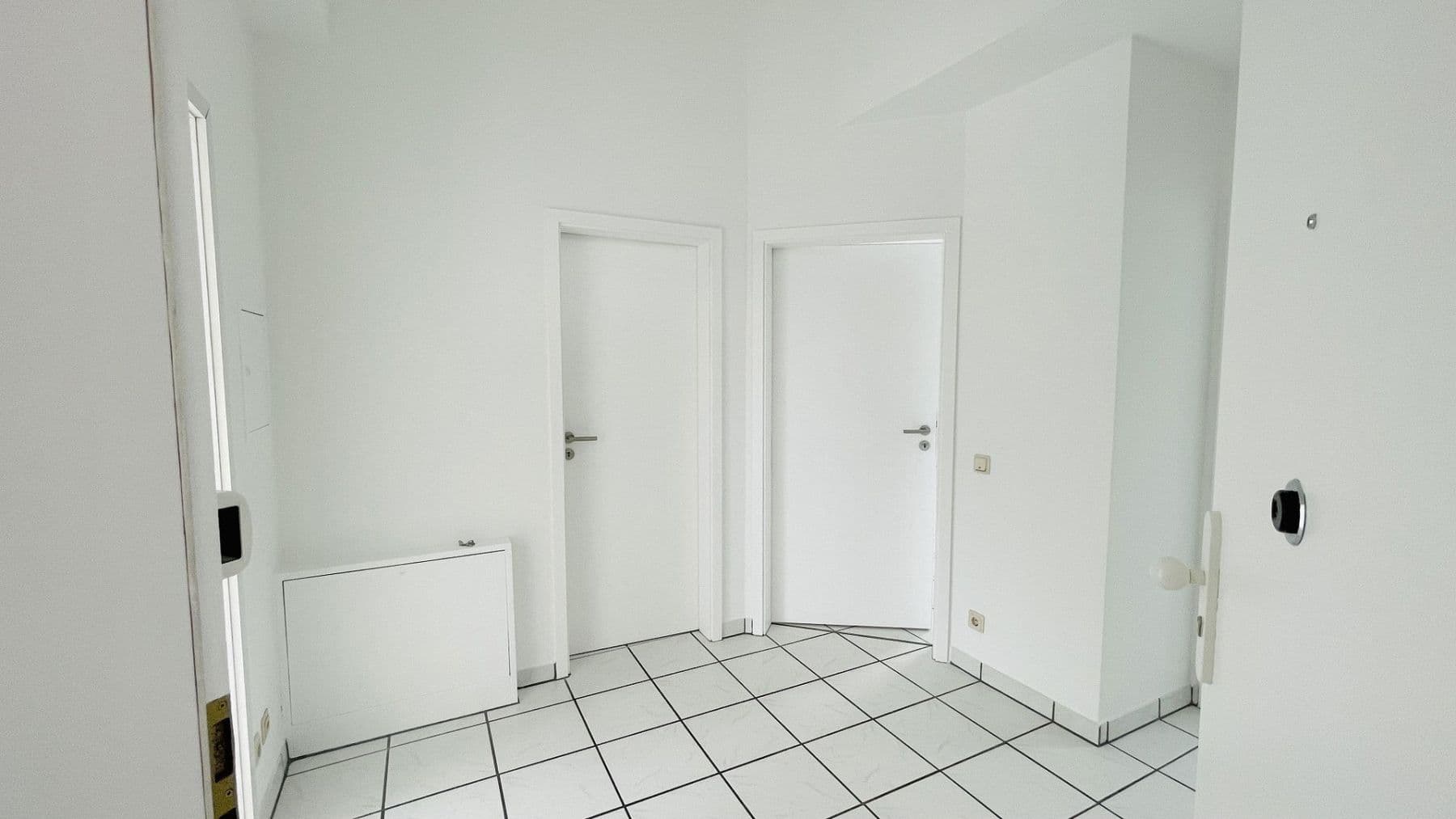 Prenájom bytu 3-izbový 107 m², Köln, Severné Porýnie - Westfálsko Prenájom bytu 3-izbový 107 m², Köln, Severné Porýnie - Westfálsko