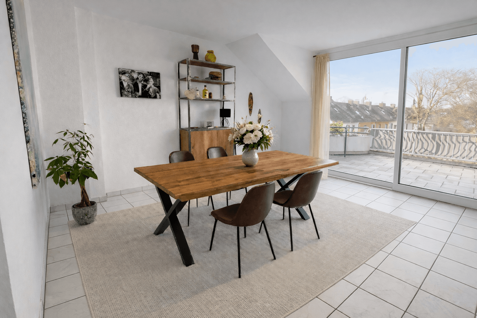 Prenájom bytu 3-izbový 107 m², Köln, Severné Porýnie - Westfálsko Prenájom bytu 3-izbový 107 m², Köln, Severné Porýnie - Westfálsko