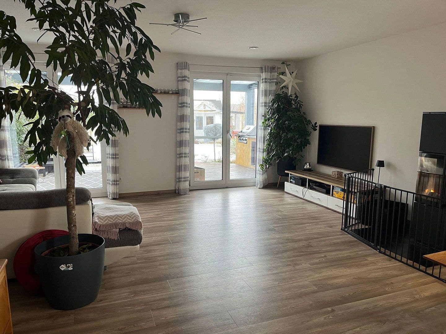 Predaj domu 164 m², pozemek 430 m², Reuthseering 202, Adelsdorf, Bavorsko Predaj domu 164 m², pozemek 430 m², Reuthseering 202, Adelsdorf, Bavorsko