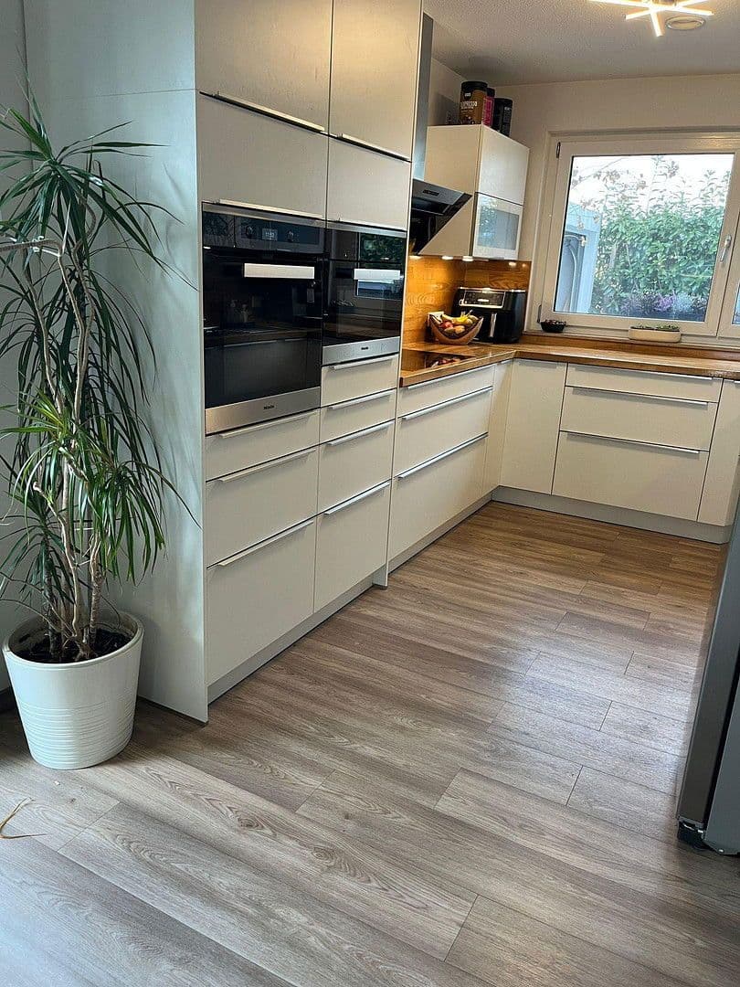 Predaj domu 164 m², pozemek 430 m², Reuthseering 202, Adelsdorf, Bavorsko Predaj domu 164 m², pozemek 430 m², Reuthseering 202, Adelsdorf, Bavorsko