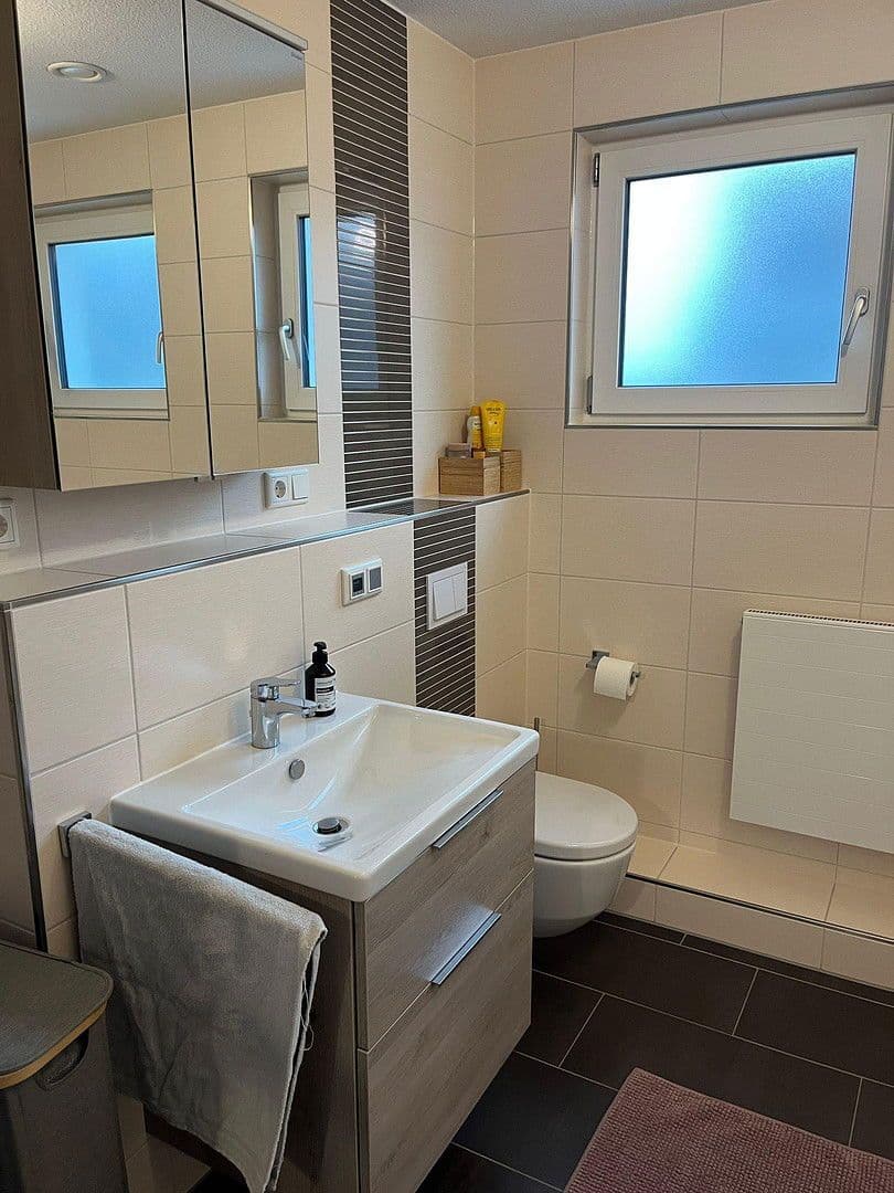 Predaj domu 164 m², pozemek 430 m², Reuthseering 202, Adelsdorf, Bavorsko Predaj domu 164 m², pozemek 430 m², Reuthseering 202, Adelsdorf, Bavorsko