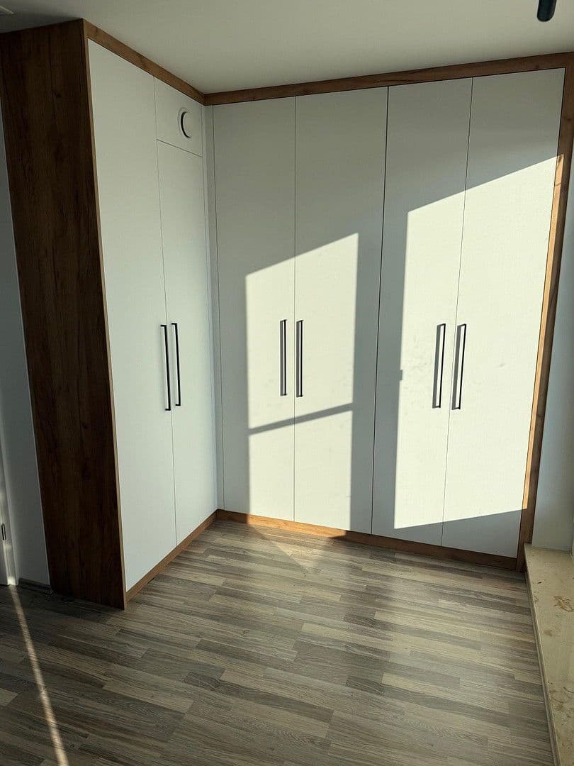 Predaj domu 164 m², pozemek 430 m², Reuthseering 202, Adelsdorf, Bavorsko Predaj domu 164 m², pozemek 430 m², Reuthseering 202, Adelsdorf, Bavorsko