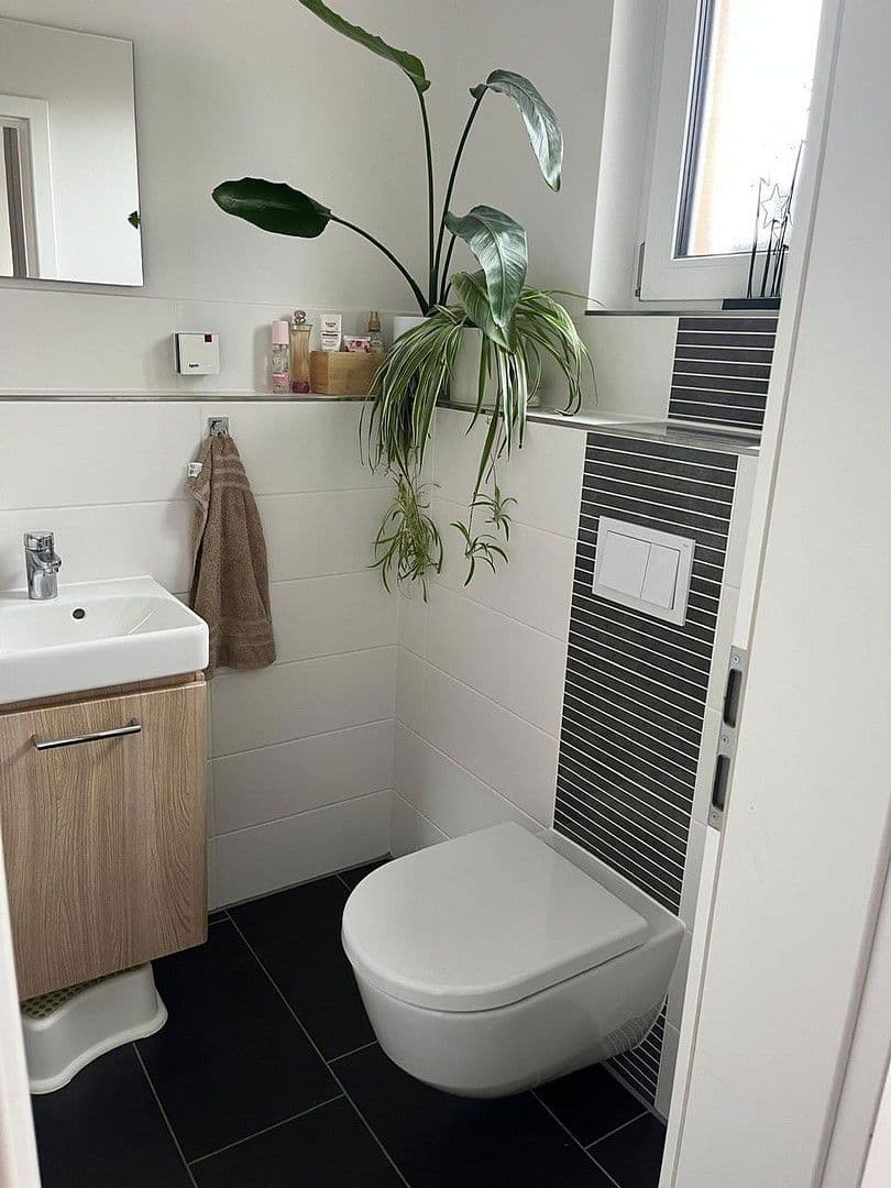 Predaj domu 164 m², pozemek 430 m², Reuthseering 202, Adelsdorf, Bavorsko Predaj domu 164 m², pozemek 430 m², Reuthseering 202, Adelsdorf, Bavorsko