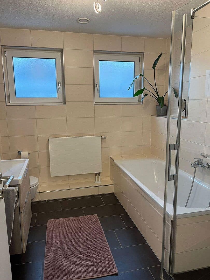 Predaj domu 164 m², pozemek 430 m², Reuthseering 202, Adelsdorf, Bavorsko Predaj domu 164 m², pozemek 430 m², Reuthseering 202, Adelsdorf, Bavorsko