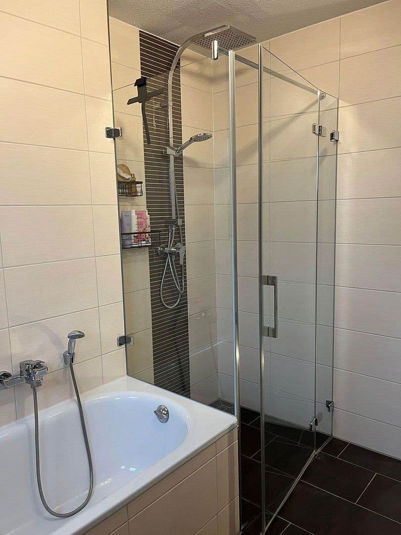 Predaj domu 164 m², pozemek 430 m², Reuthseering 202, Adelsdorf, Bavorsko Predaj domu 164 m², pozemek 430 m², Reuthseering 202, Adelsdorf, Bavorsko