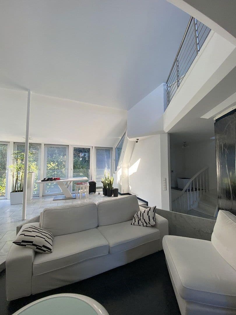 Prenájom bytu 3-izbový 111 m², Gronaustraße 35, Wuppertal, Severné Porýnie - Westfálsko Prenájom bytu 3-izbový 111 m², Gronaustraße 35, Wuppertal, Severné Porýnie - Westfálsko