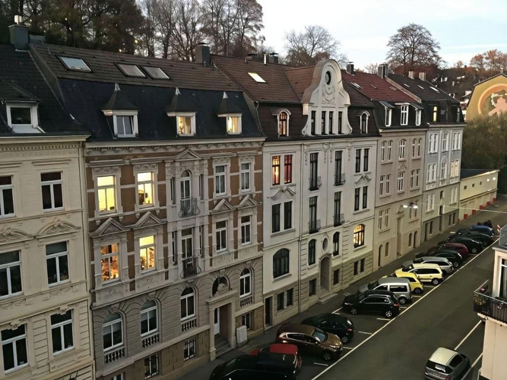 Prenájom bytu 3-izbový 111 m², Gronaustraße 35, Wuppertal, Severné Porýnie - Westfálsko Prenájom bytu 3-izbový 111 m², Gronaustraße 35, Wuppertal, Severné Porýnie - Westfálsko