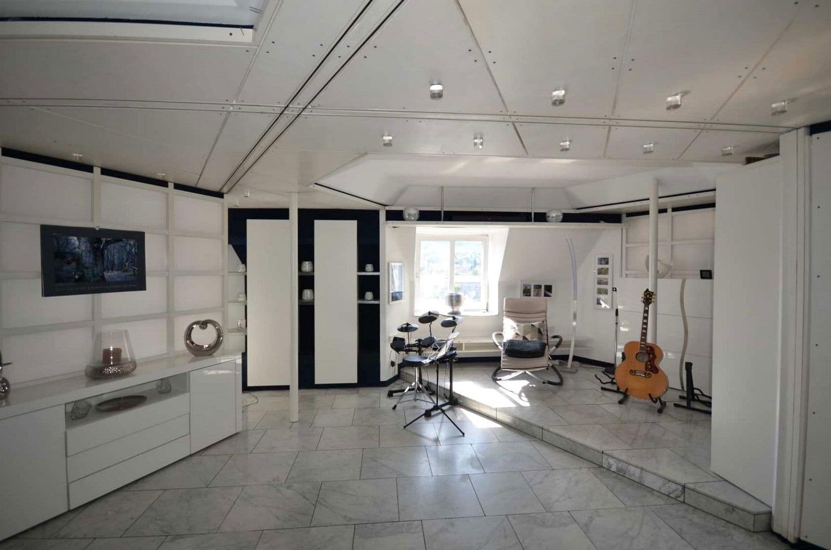 Prenájom bytu 3-izbový 111 m², Gronaustraße 35, Wuppertal, Severné Porýnie - Westfálsko Prenájom bytu 3-izbový 111 m², Gronaustraße 35, Wuppertal, Severné Porýnie - Westfálsko