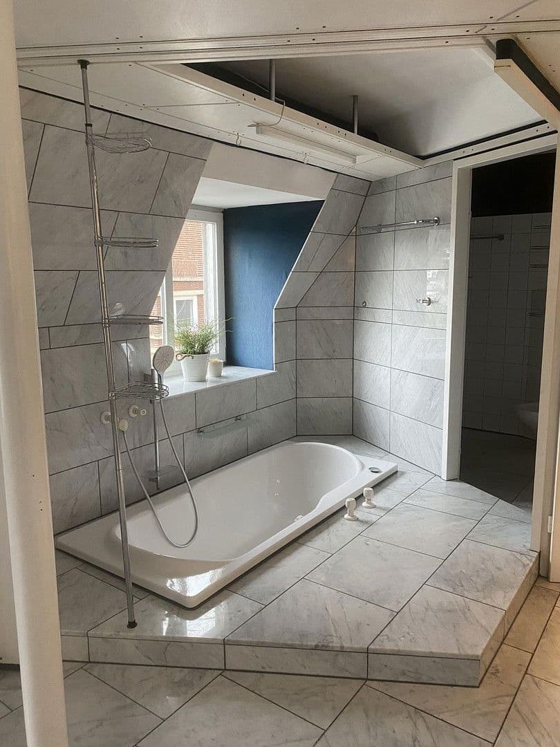 Prenájom bytu 3-izbový 111 m², Gronaustraße 35, Wuppertal, Severné Porýnie - Westfálsko Prenájom bytu 3-izbový 111 m², Gronaustraße 35, Wuppertal, Severné Porýnie - Westfálsko