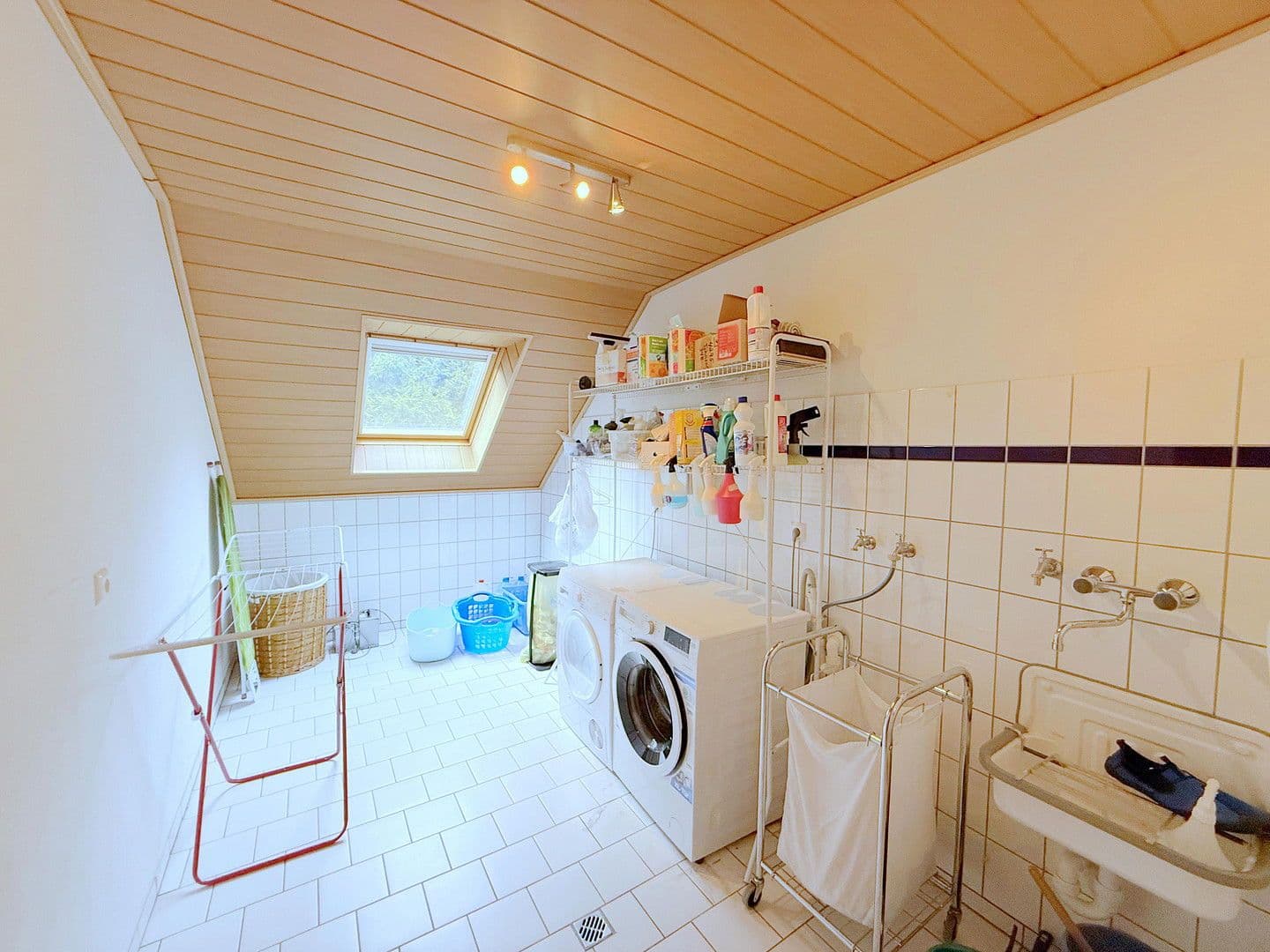 Predaj domu 259 m², pozemek 809 m², Ilsbachstraße 11, Hettenhausen, Porýnie-Falcko Predaj domu 259 m², pozemek 809 m², Ilsbachstraße 11, Hettenhausen, Porýnie-Falcko