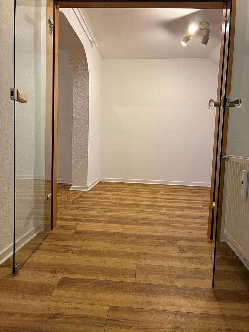 Prenájom bytu 2-izbový 67 m², Hannover, Dolné Sasko Prenájom bytu 2-izbový 67 m², Hannover, Dolné Sasko