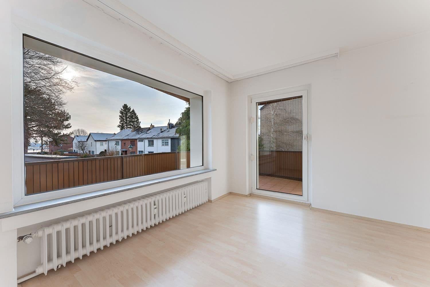 Predaj bytu 3-izbový 96 m², Düsseldorf Heerdt, Severné Porýnie - Westfálsko Predaj bytu 3-izbový 96 m², Düsseldorf Heerdt, Severné Porýnie - Westfálsko