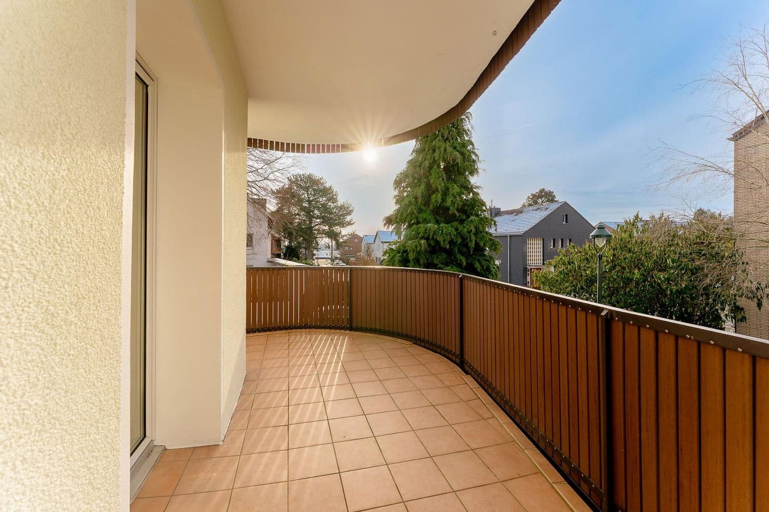 Predaj bytu 3-izbový 96 m², Düsseldorf Heerdt, Severné Porýnie - Westfálsko Predaj bytu 3-izbový 96 m², Düsseldorf Heerdt, Severné Porýnie - Westfálsko