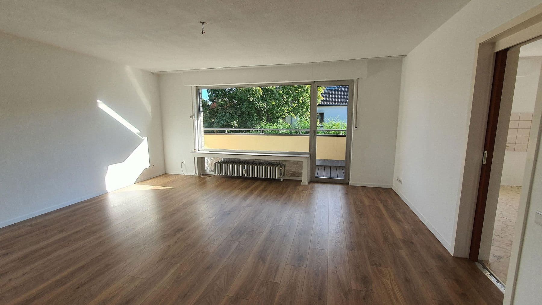 Prenájom bytu 3-izbový 82 m², Duisburg, Severné Porýnie - Westfálsko Prenájom bytu 3-izbový 82 m², Duisburg, Severné Porýnie - Westfálsko
