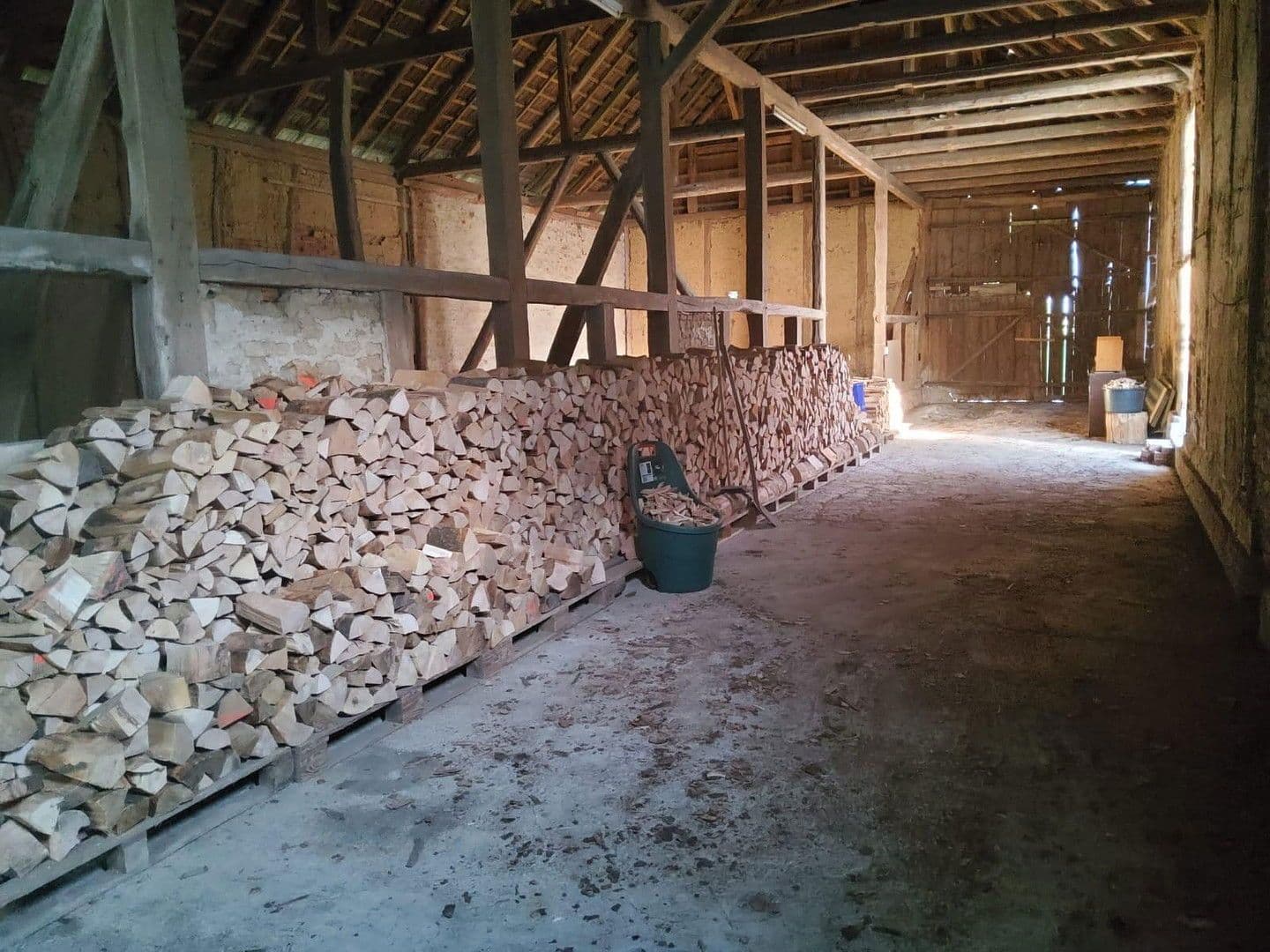 Predaj domu 570 m², pozemek 10.000 m², Duingen, Dolné Sasko Predaj domu 570 m², pozemek 10.000 m², Duingen, Dolné Sasko