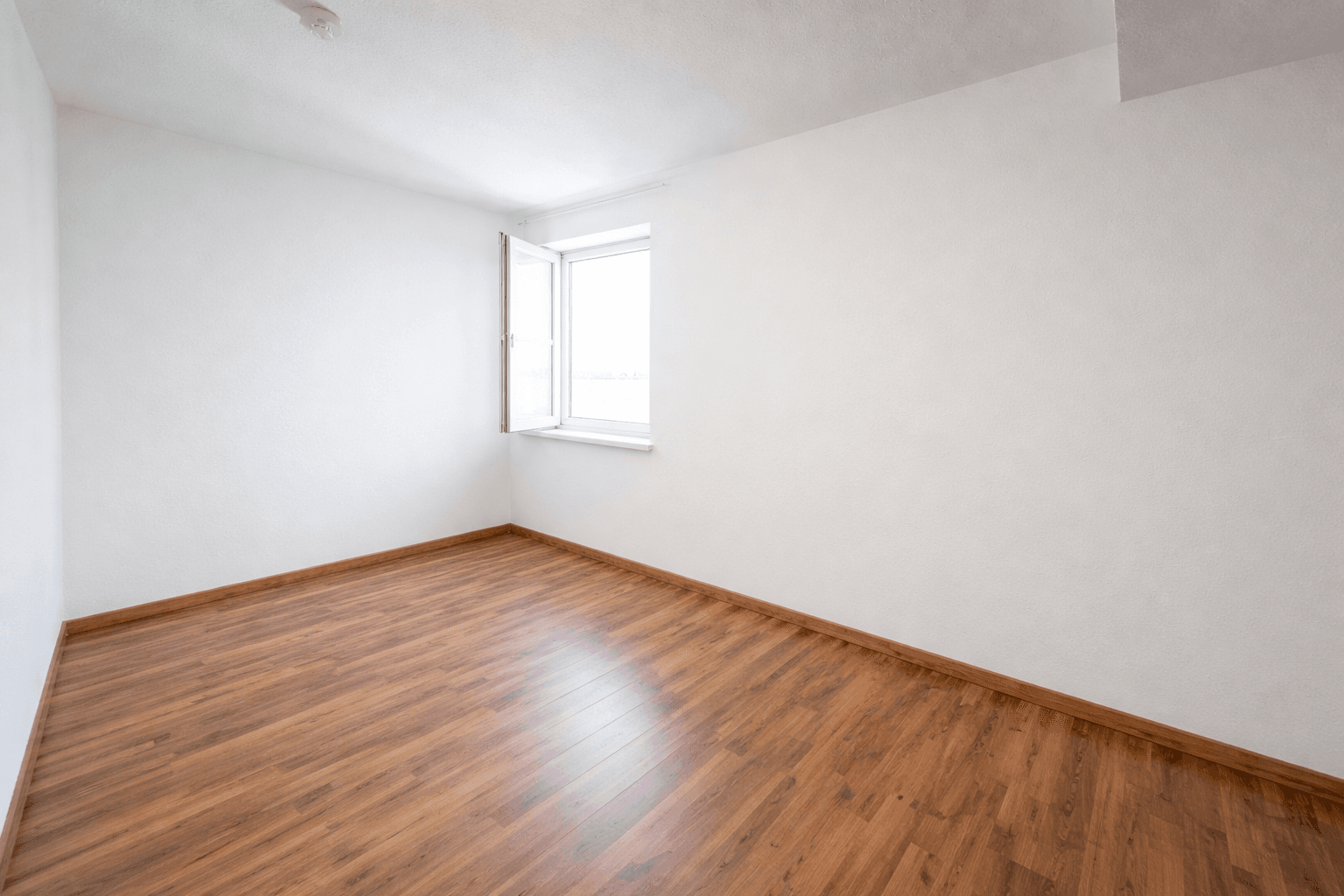 Prenájom bytu 4-izbový 139 m², Bahnhofstraße 23, Rathenow, Brandenbursko Prenájom bytu 4-izbový 139 m², Bahnhofstraße 23, Rathenow, Brandenbursko