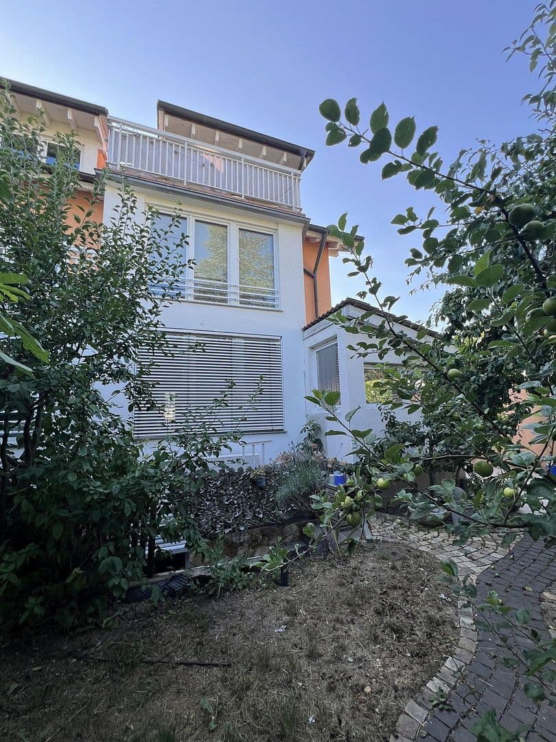 Prenájom bytu 4-izbový 128 m², freiburg, Bádensko-Wurttembersko Prenájom bytu 4-izbový 128 m², freiburg, Bádensko-Wurttembersko