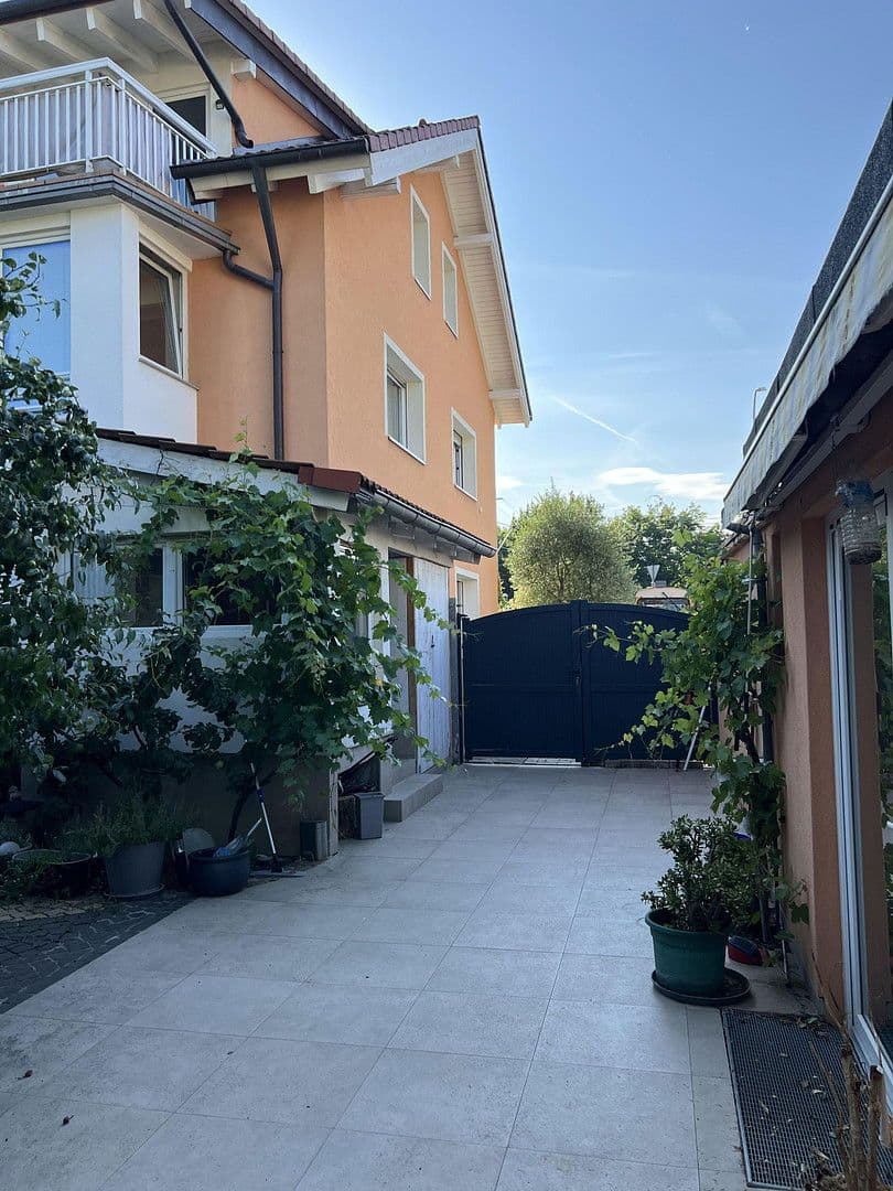 Prenájom bytu 4-izbový 128 m², freiburg, Bádensko-Wurttembersko Prenájom bytu 4-izbový 128 m², freiburg, Bádensko-Wurttembersko