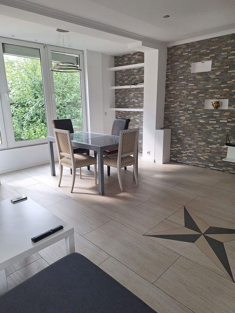 Prenájom bytu 4-izbový 128 m², freiburg, Bádensko-Wurttembersko Prenájom bytu 4-izbový 128 m², freiburg, Bádensko-Wurttembersko