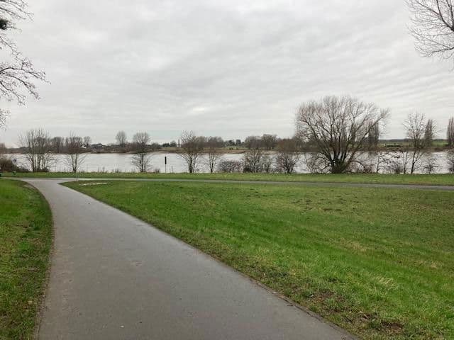 Predaj bytu 3-izbový 82 m², Walburgisstr., Düsseldorf (Kaiserswerth), Severné Porýnie - Westfálsko Predaj bytu 3-izbový 82 m², Walburgisstr., Düsseldorf (Kaiserswerth), Severné Porýnie - Westfálsko