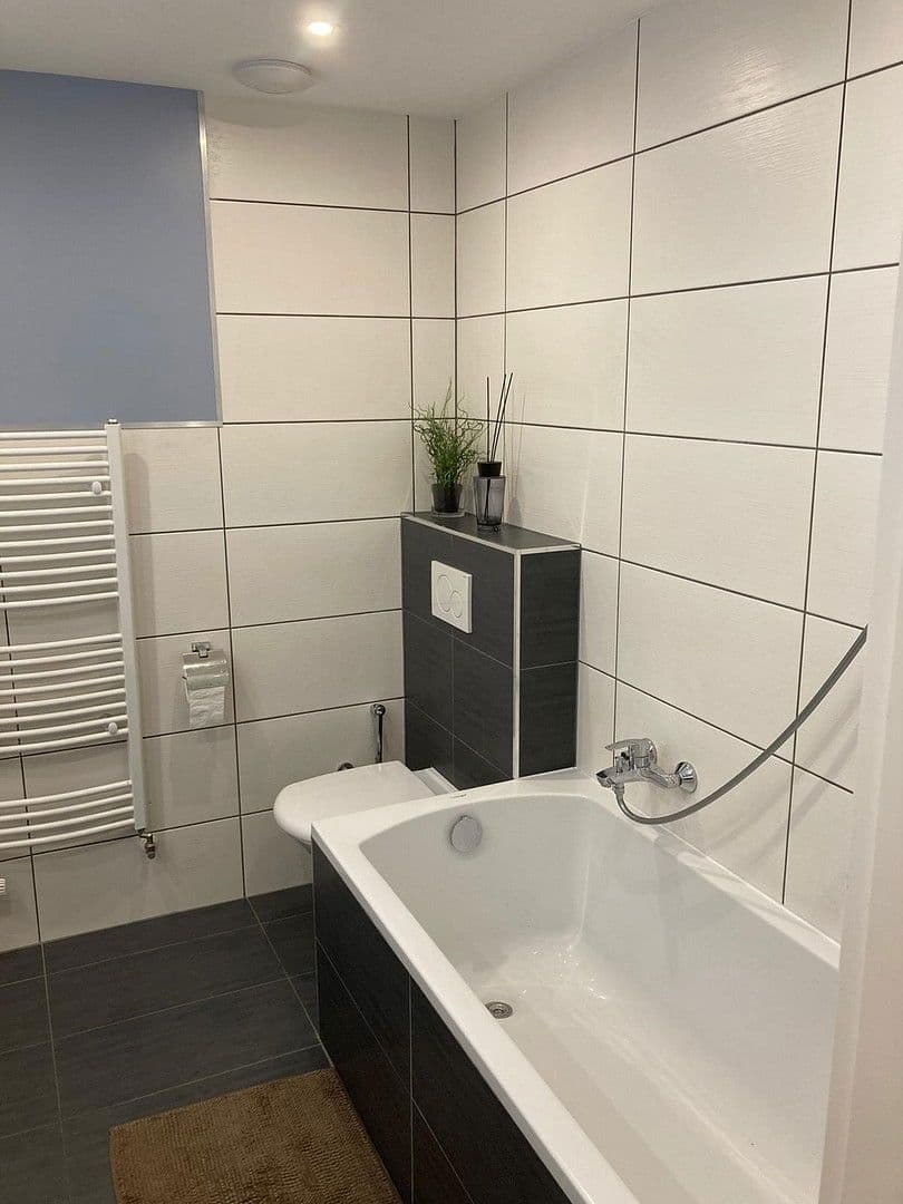 Predaj bytu 3-izbový 82 m², Walburgisstr., Düsseldorf (Kaiserswerth), Severné Porýnie - Westfálsko Predaj bytu 3-izbový 82 m², Walburgisstr., Düsseldorf (Kaiserswerth), Severné Porýnie - Westfálsko