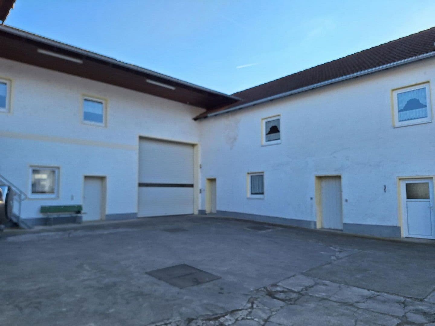 Predaj domu 383 m², pozemek 1.457 m², Schwaigener Str. 28, Mamming, Bavorsko Predaj domu 383 m², pozemek 1.457 m², Schwaigener Str. 28, Mamming, Bavorsko