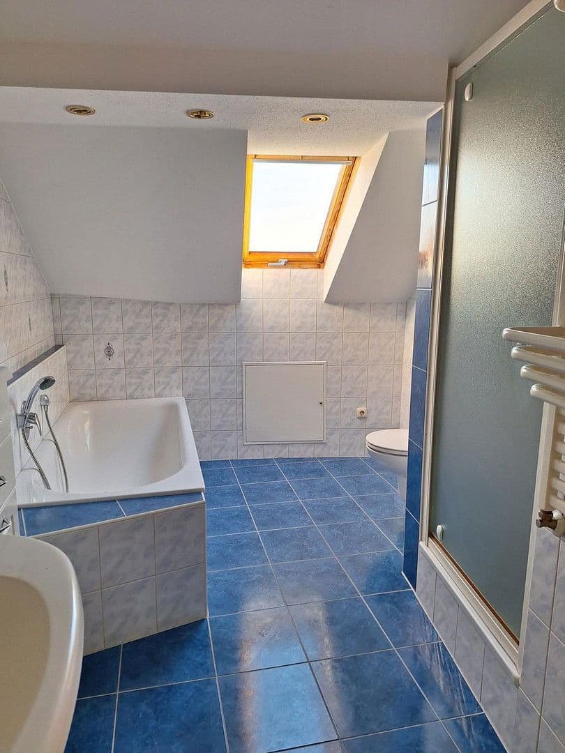 Predaj domu 383 m², pozemek 1.457 m², Schwaigener Str. 28, Mamming, Bavorsko Predaj domu 383 m², pozemek 1.457 m², Schwaigener Str. 28, Mamming, Bavorsko