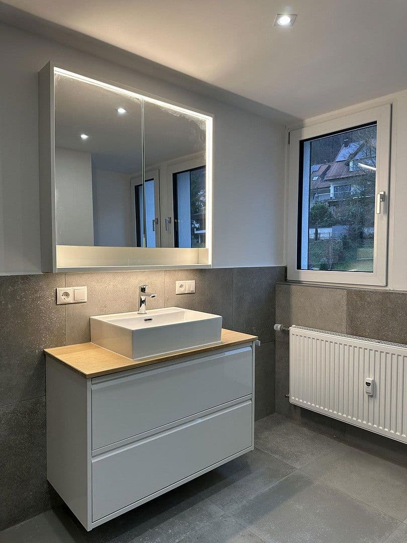 Prenájom bytu 4-izbový 94 m², Badstr. 131, Egloffstein, Bavorsko Prenájom bytu 4-izbový 94 m², Badstr. 131, Egloffstein, Bavorsko