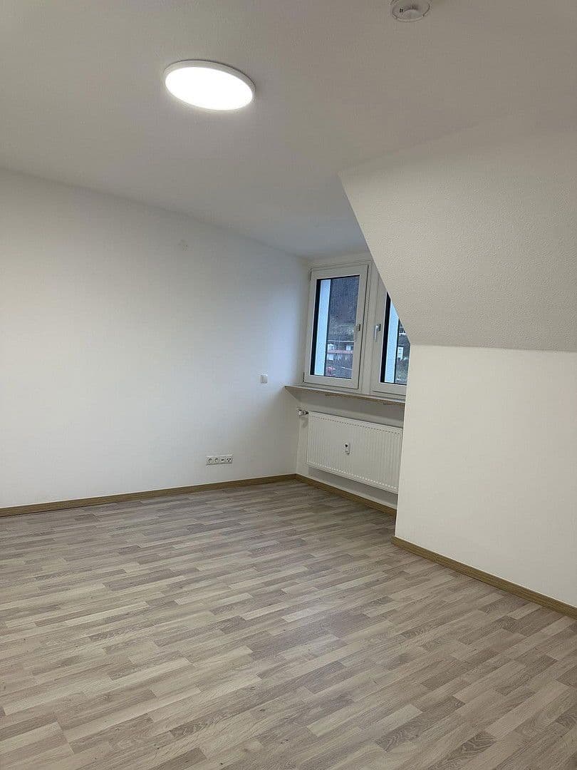 Prenájom bytu 4-izbový 94 m², Badstr. 131, Egloffstein, Bavorsko Prenájom bytu 4-izbový 94 m², Badstr. 131, Egloffstein, Bavorsko