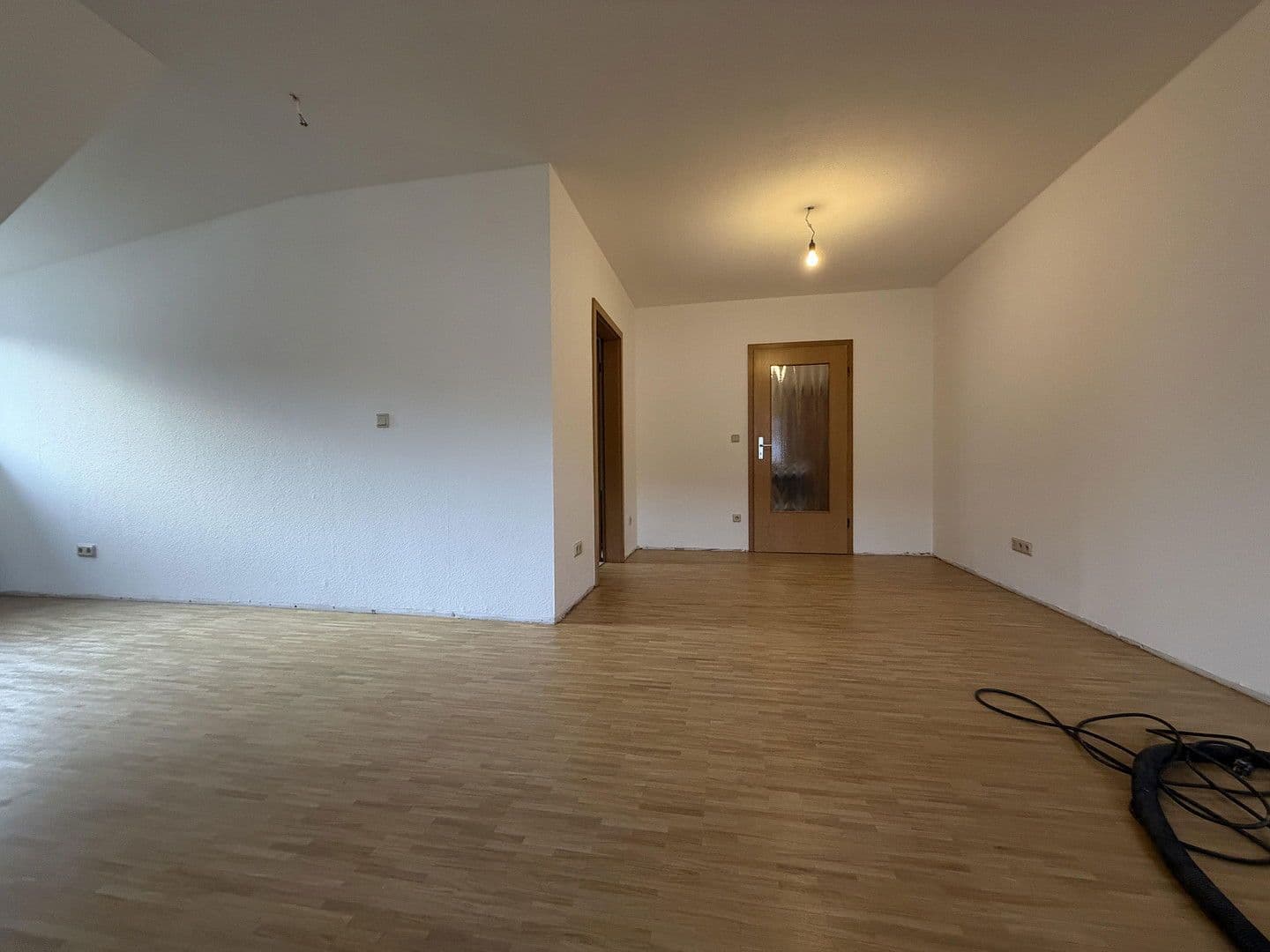 Prenájom bytu 3-izbový 91 m², Cleebronn, Bádensko-Wurttembersko Prenájom bytu 3-izbový 91 m², Cleebronn, Bádensko-Wurttembersko