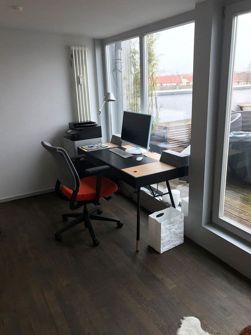 Prenájom bytu 2-izbový 121 m², Weidenweg 75, Berlin, Berlín Prenájom bytu 2-izbový 121 m², Weidenweg 75, Berlin, Berlín