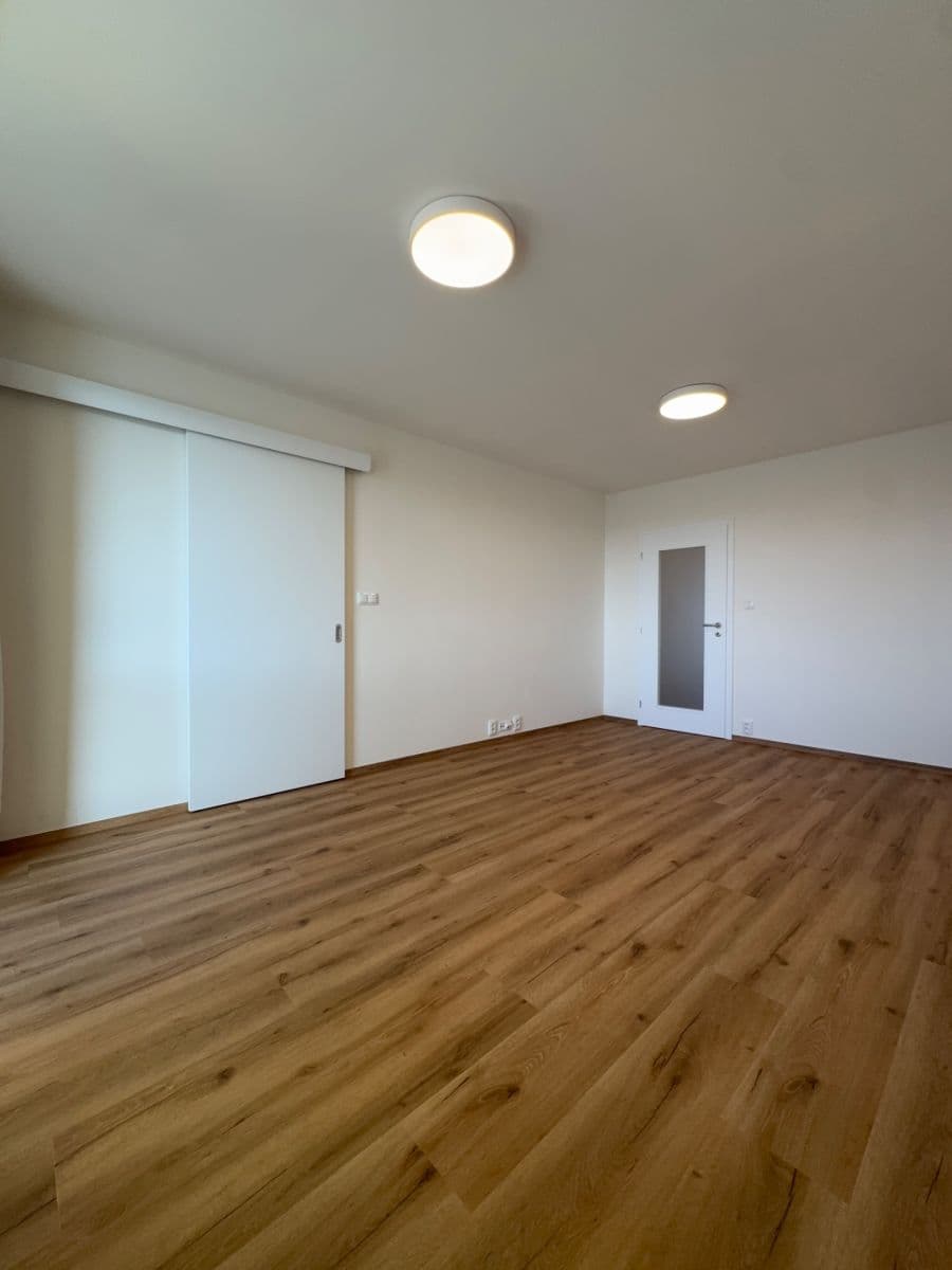 Prenájom bytu 3-izbový 65 m², Kahovská, Praha, Praha Prenájom bytu 3-izbový 65 m², Kahovská, Praha, Praha