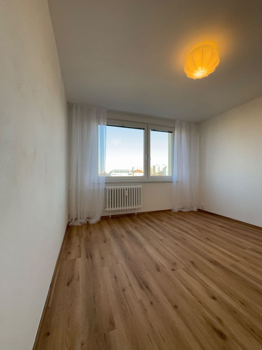 Prenájom bytu 3-izbový 65 m², Kahovská, Praha, Praha Prenájom bytu 3-izbový 65 m², Kahovská, Praha, Praha