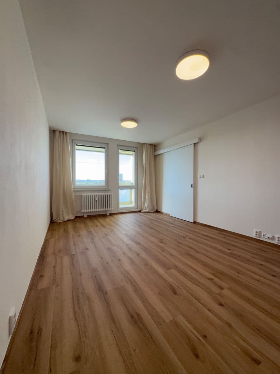 Prenájom bytu 3-izbový 65 m², Kahovská, Praha, Praha Prenájom bytu 3-izbový 65 m², Kahovská, Praha, Praha