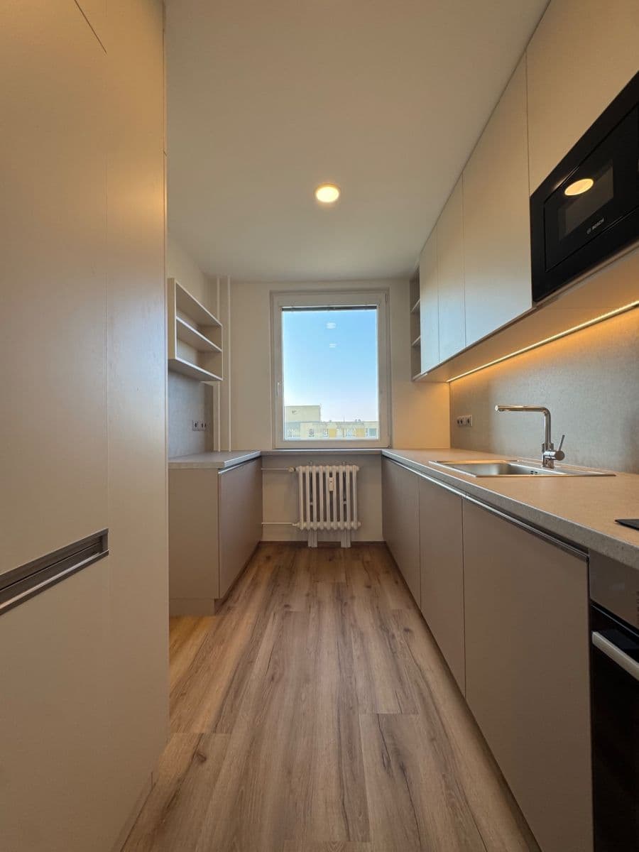 Prenájom bytu 3-izbový 65 m², Kahovská, Praha, Praha Prenájom bytu 3-izbový 65 m², Kahovská, Praha, Praha