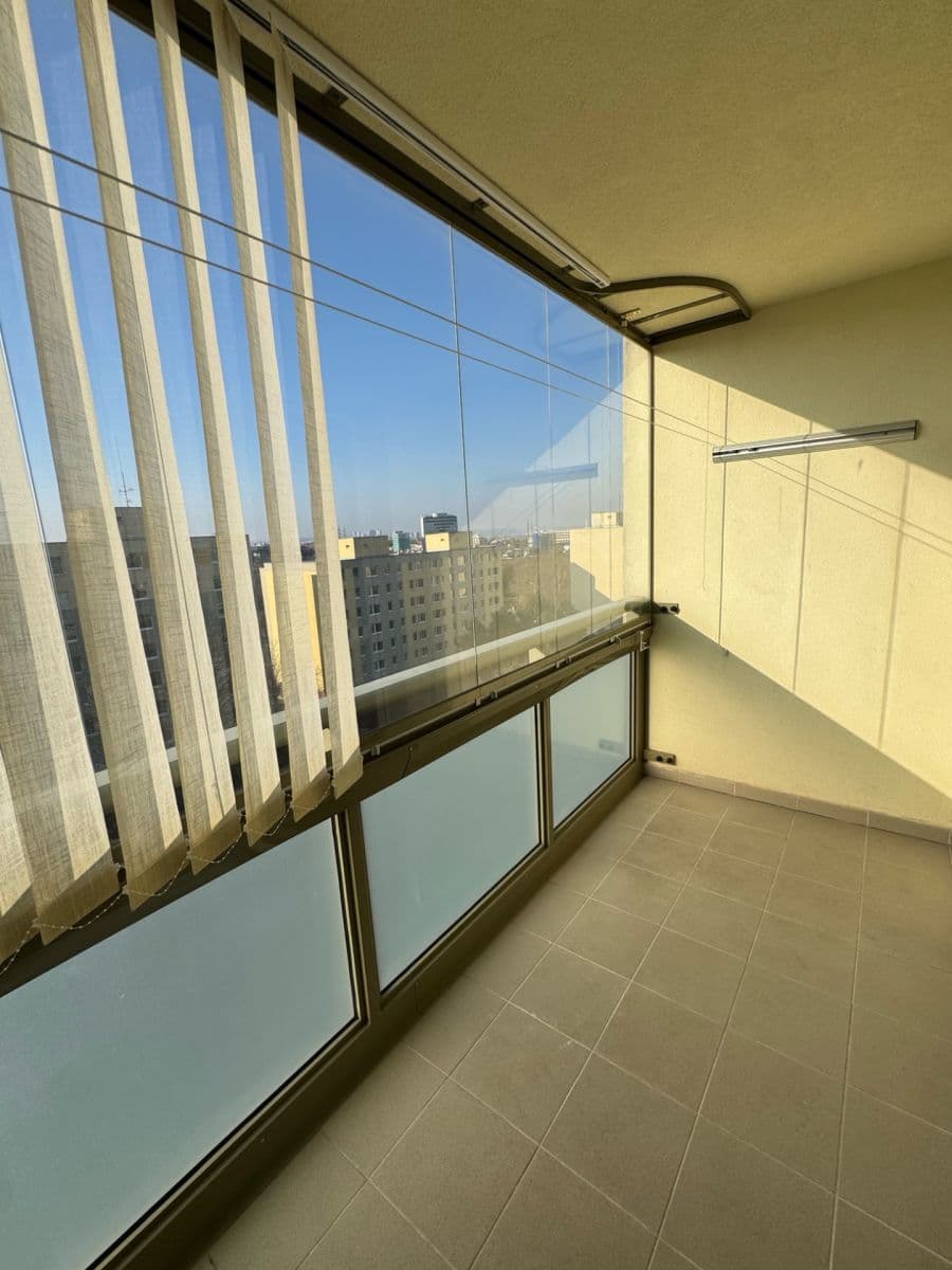 Prenájom bytu 3-izbový 65 m², Kahovská, Praha, Praha Prenájom bytu 3-izbový 65 m², Kahovská, Praha, Praha