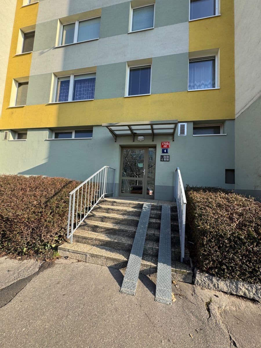 Prenájom bytu 3-izbový 65 m², Kahovská, Praha, Praha Prenájom bytu 3-izbový 65 m², Kahovská, Praha, Praha